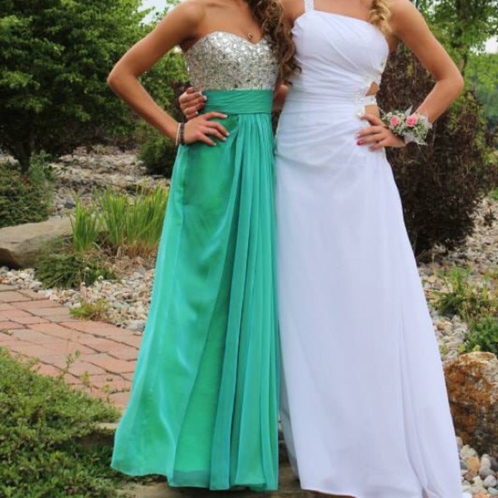 Beautiful strapless prom dress